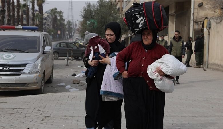 نزوح 142 ألفاً من أحياء حلب مع تواصل هجمات قسد