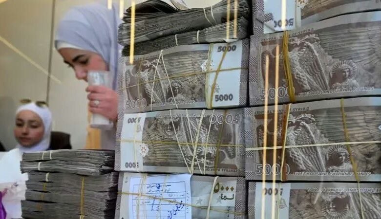 سوريا تودع أكياس النقود.. والعملة الجديدة بين أيدي السوريين