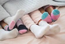 النوم بالجوارب… راحة شتوية أم مخاطر صحية؟ 13 النوم بالجوارب… راحة شتوية أم مخاطر صحية؟