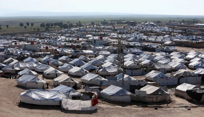 سوريا تبدأ إجلاء سكان مخيم «الهول» إلى آخر في حلب