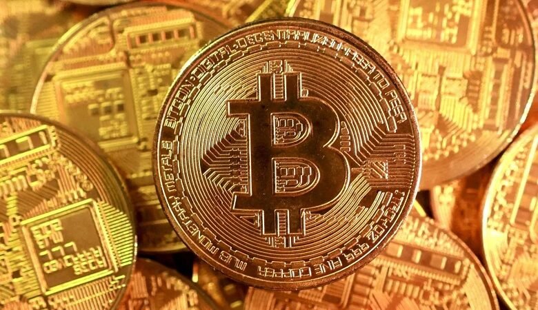 «بتكوين» تهبط إلى 63 ألف دولار عقب الهجوم على إيران 1 «بتكوين» تهبط إلى 63 ألف دولار عقب الهجوم على إيران
