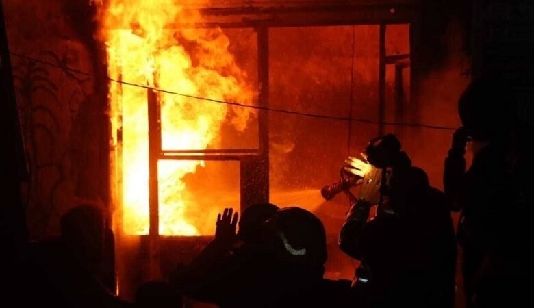 مقتل وإصابة 15 شخصاً جراء حريق في مدينة حمص