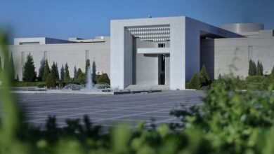 مرسوم رئاسي يمنح عفواً عاماً ويخفف المؤبد إلى 20 عاماً