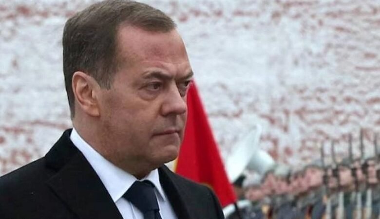 دميتري ميدفيديف يشيد بترامب ويصفه بـ «الزعيم الفعال»