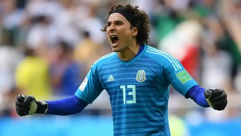 سبعة لاعبي كرة قدم يظهرون فقط في كأس العالم! 2 7685142