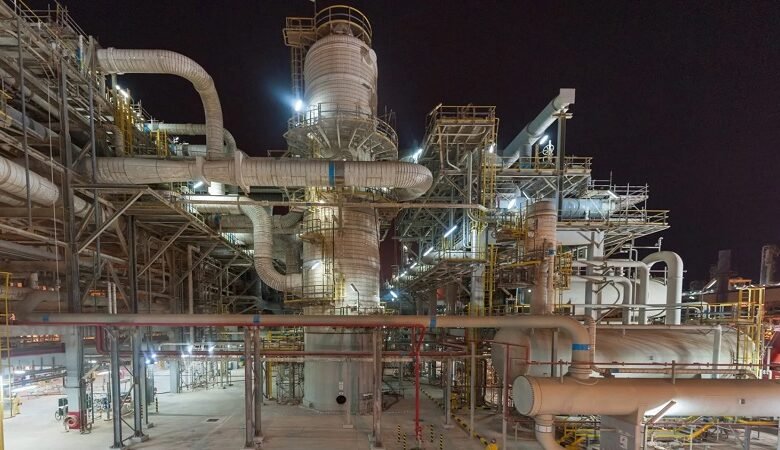 «قطر للطاقة» تُوقف إنتاج المنتجات التحويلية