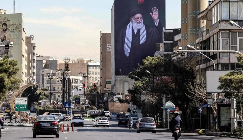غارات متواصلة تهز طهران... والشوارع مقفرة