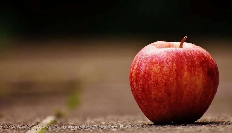 تفاحة كل يوم… كيف تؤثر على صحتك؟ 1 تفاحة كل يوم… كيف تؤثر على صحتك؟