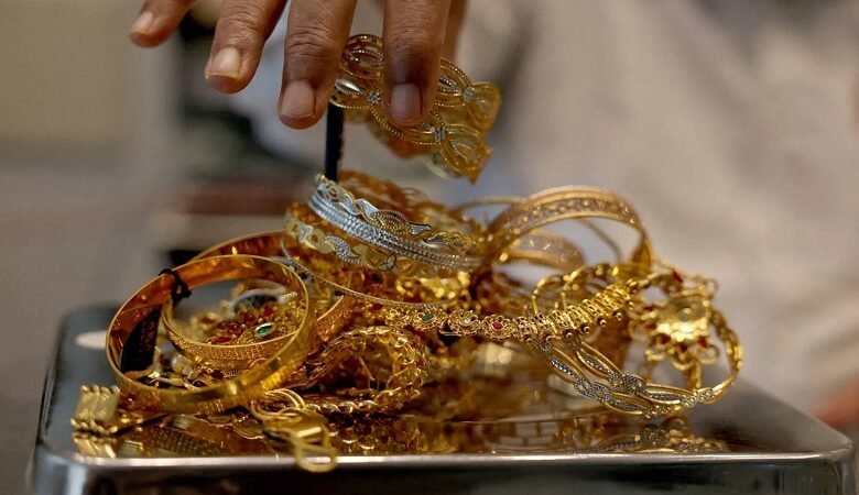 الذهب يتعافى عالمياً بدعم من التوترات الجيوسياسية في الشرق الأوسط