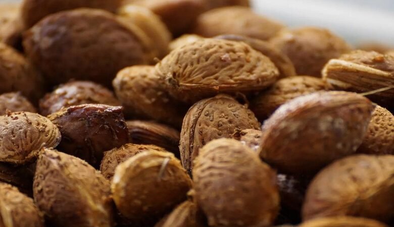فوائد تناول اللوز بشكل يومي