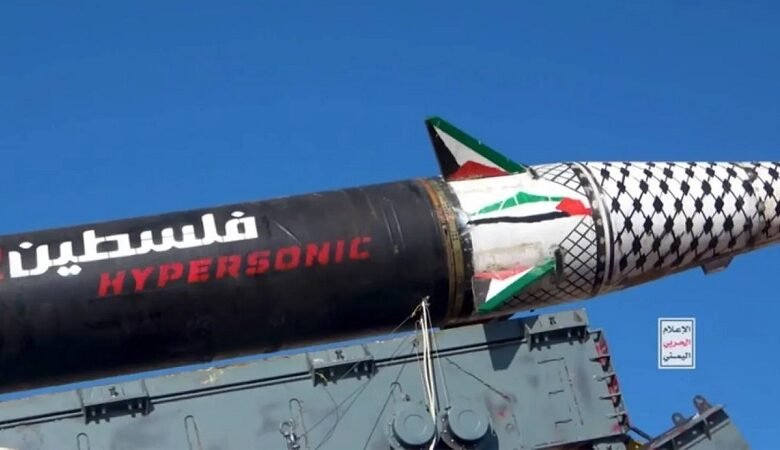 إيران تدفع ورقتها الحوثية إلى المعركة بعد شهر من الحرب