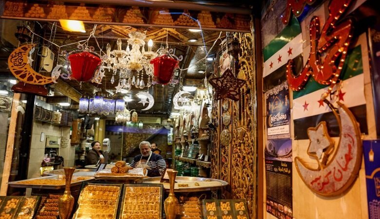 حلويات العيد.. أسعار مرتفعة وإقبال محدود!