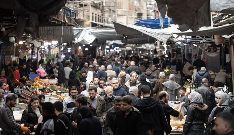 الغلاء يضغط السوريين.. والحرب تهدّد برفع الأسعار أكثر