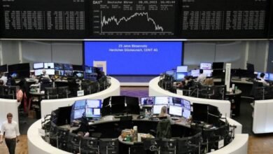 الأحمر يصبغ مؤشرات الأسهم العالمية في جلسة دامية