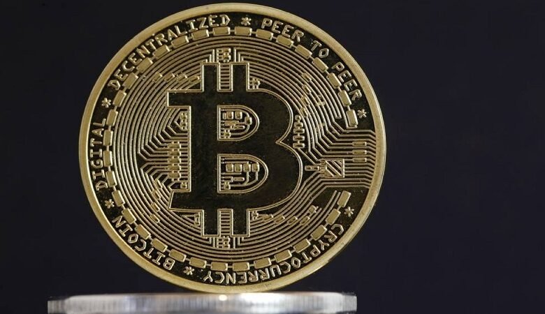 العملات المشفرة تقلص مكاسبها وبيتكوين فوق 71 ألف دولار