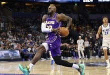 ليبرون جيمس يحطّم الرقم القياسي بعدد المباريات في الـ NBA