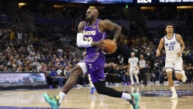 ليبرون جيمس يحطّم الرقم القياسي بعدد المباريات في الـ NBA 12 ليبرون جيمس يحطّم الرقم القياسي بعدد المباريات في الـ NBA