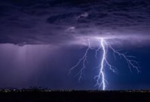 ماذا يحدث لجسمك عند تعرضك لصاعقة برق؟ 13 ماذا يحدث لجسمك عند تعرضك لصاعقة برق؟