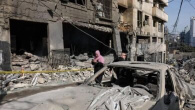 إسرائيل توسّع غاراتها على لبنان وتدمر جسراً فوق الليطاني
