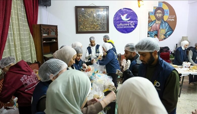 دمشق.. متطوعون يعدون السحور في كنيسة ويوزعونه على مساجد