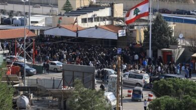 خشية حرب واسعة.. عودة كثيفة للسوريين من لبنان براً 