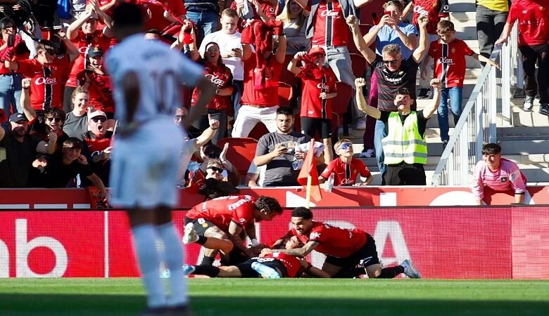 «لا مبالاة ريال مدريد» تمنح «الليغا» لبرشلونة 1 «لا مبالاة ريال مدريد» تمنح «الليغا» لبرشلونة