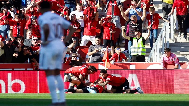 «لا مبالاة ريال مدريد» تمنح «الليغا» لبرشلونة 2 1475255