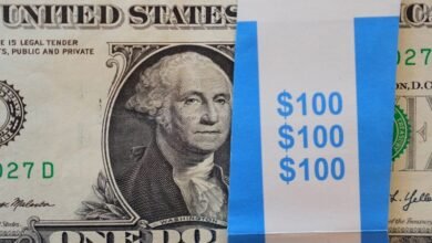 «هدنة ترامب» تهوي بالدولار لأدنى مستوياته في شهر 15 1479962