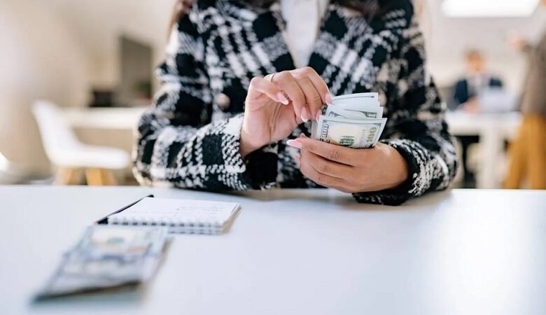 كم راتبك... كيف تجيب عن أكثر الأسئلة حساسية؟