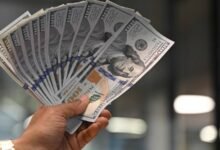 الدولار يتجه نحو تكبد أكبر خسائر أسبوعية منذ يناير