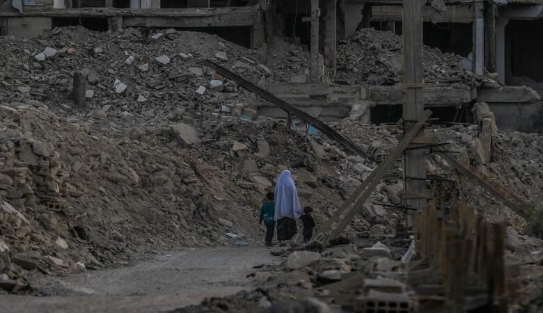 تحديات إزالة الأنقاض وإعادة الإعمار في دمشق وريفها