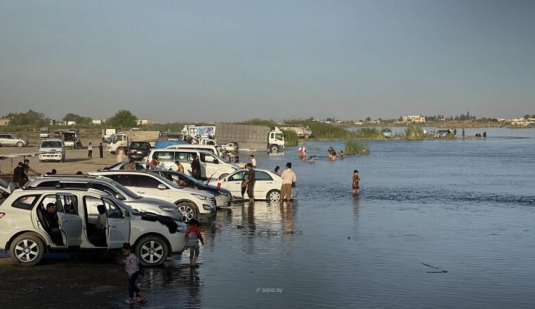 نهر الفرات.. وجهة مفضلة للسياحة الشعبية في الرقة