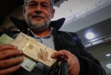 كيف انعكس انخفاض قيمة الليرة أمام الدولار على حياة السوريين؟