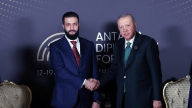الرئيس التركي يلتقي نظيره السوري في أنطاليا