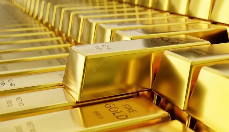 الذهب يتجه نحو خسارة أسبوعية.. والنفط يعاود الصعود