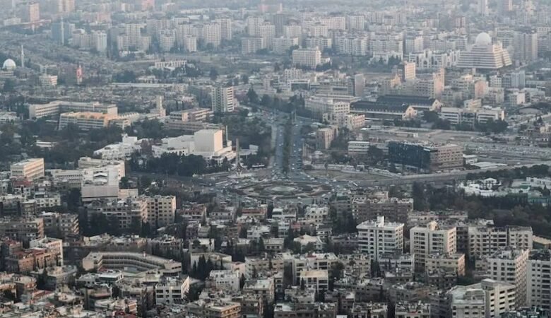 مقتل إمام مقام السيدة زينب بانفجار قنبلة قرب دمشق