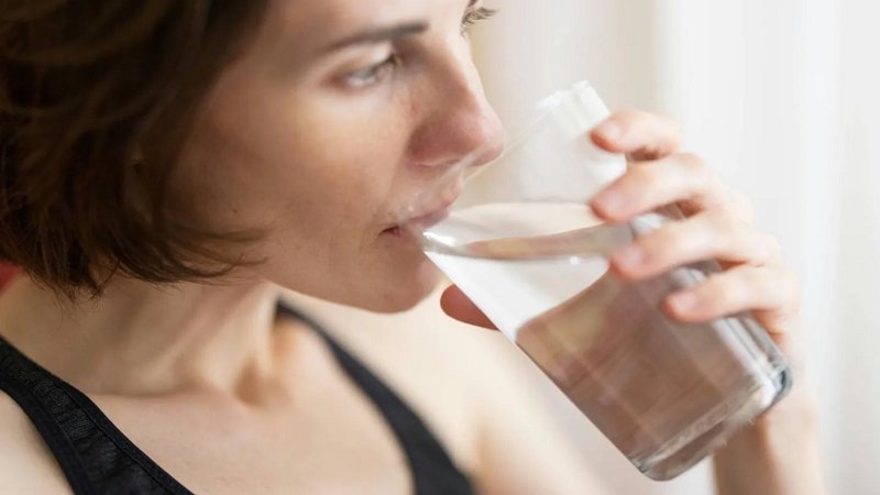 الإفراط في شرب الماء.. متى تتحول الفائدة خطراً؟ 2 1539985