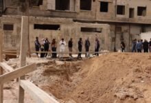 رفات بشري في مدرسة بمدينة دوما قرب دمشق 16 رفات بشري في مدرسة بمدينة دوما قرب دمشق