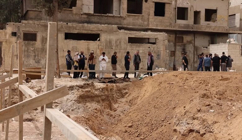 رفات بشري في مدرسة بمدينة دوما قرب دمشق