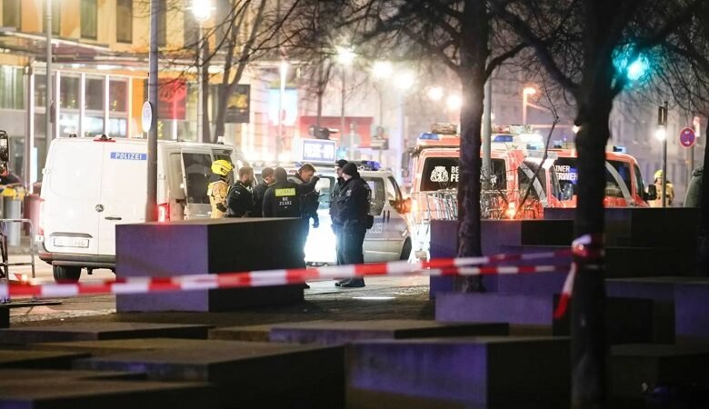 ألمانيا تعتقل سورياً يشتبه بتحريضه على هجوم عند نصب تذكاري للمحرقة 1 ألمانيا تعتقل سورياً يشتبه بتحريضه على هجوم عند نصب تذكاري للمحرقة