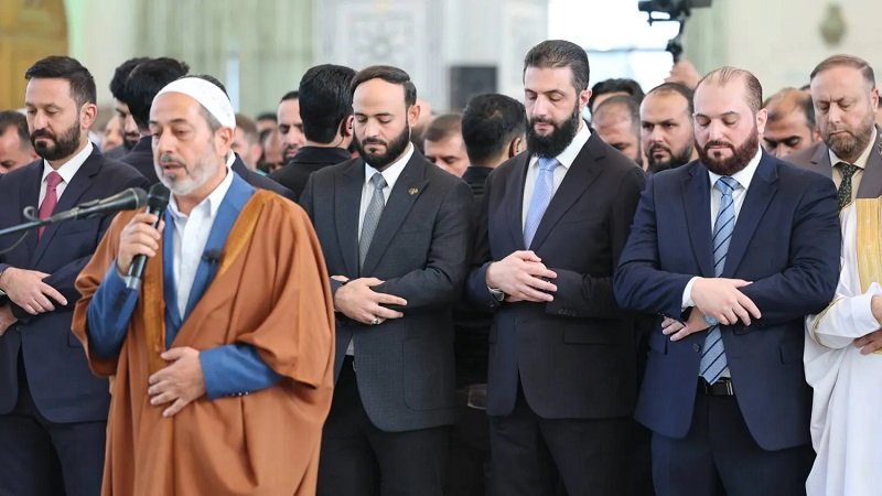 الرئيس السوري يؤدي صلاة الأضحى في حلب 2 1563927