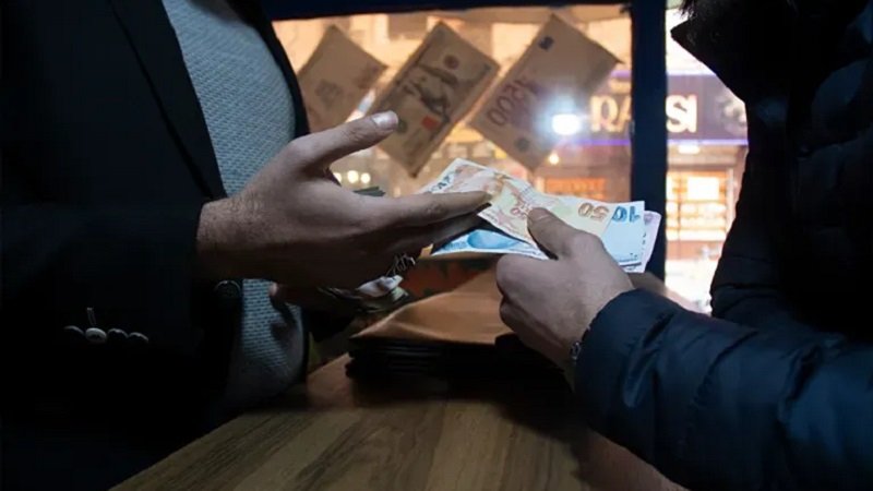 3 عملات بالأسواق.. كيف يواجه سكان الشمال السوري أزمة الأسعار؟ 2 3 1766089229