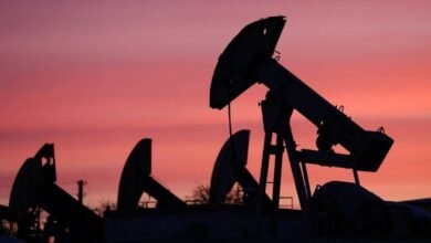 النفط يقفز بأكثر من 3% ويسجل مكاسب أسبوعية قوية 12 النفط يقفز بأكثر من 3% ويسجل مكاسب أسبوعية قوية