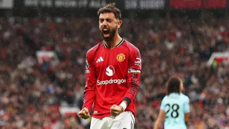 فرنانديز يتوج بجائزة أفضل لاعب في موسم الدوري الإنجليزي 2 5199429