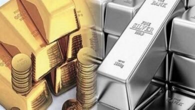 الذهب يكسر حاجز الـ 4500 دولار والفضة تحلق بدعم صناعي