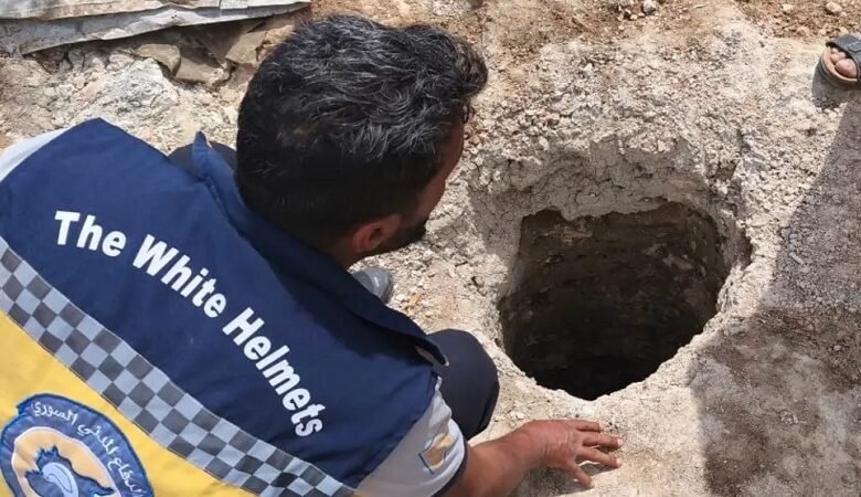 انتشال جثة شاب بعد 18 ساعة من سقوطه داخل بئر في ريف إدلب 1 انتشال جثة شاب بعد 18 ساعة من سقوطه داخل بئر في ريف إدلب