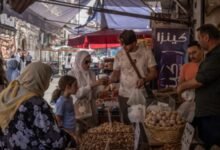 ماذا يقول سوريون في أسواق دمشق عن وقف استيراد منتجات غذائية؟