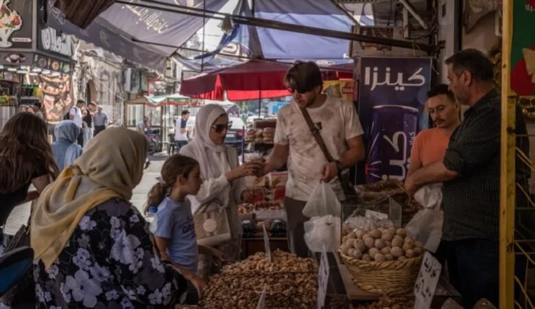 ماذا يقول سوريون في أسواق دمشق عن وقف استيراد منتجات غذائية؟ 1 ماذا يقول سوريون في أسواق دمشق عن وقف استيراد منتجات غذائية؟