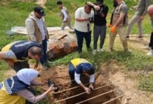 العثور على مقبرة جماعية تعود لمجزرة 2013 في ريف حلب الجنوبي 16 العثور على مقبرة جماعية تعود لمجزرة 2013 في ريف حلب الجنوبي