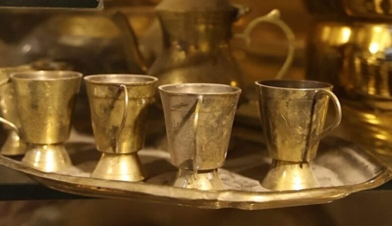 النحاس الدمشقي يستعيد حضوره.. انتعاش حذر في سوق قديم 1 النحاس الدمشقي يستعيد حضوره.. انتعاش حذر في سوق قديم